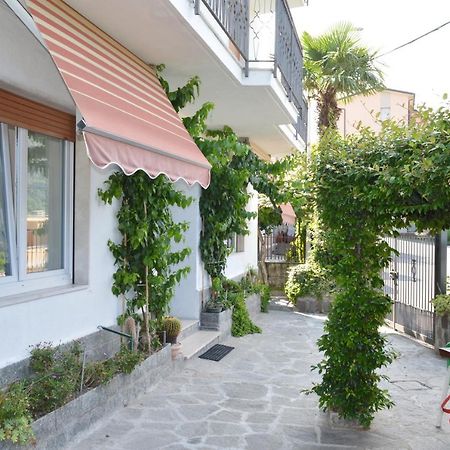 Como Holiday Home Appartamento Business Bagian luar foto