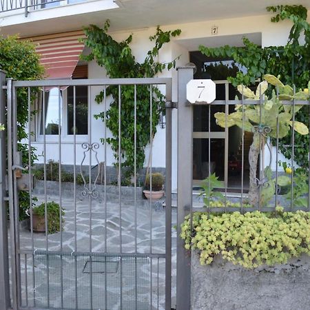 Como Holiday Home Appartamento Business Bagian luar foto