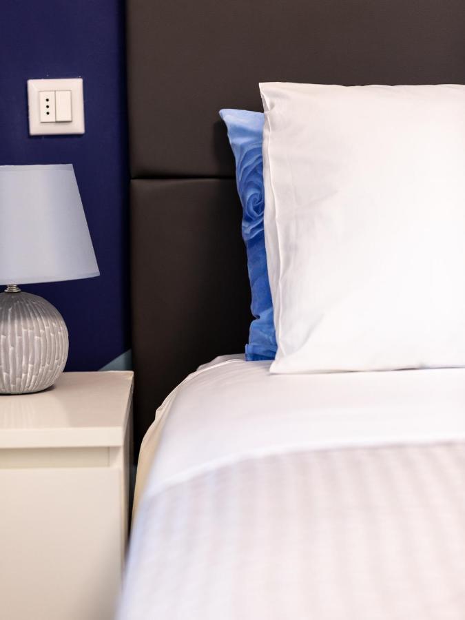 Como Holiday Home Appartamento Business Bagian luar foto