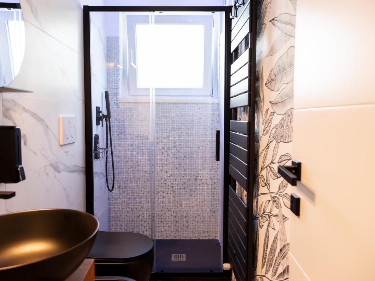 Como Holiday Home Appartamento Business Bagian luar foto