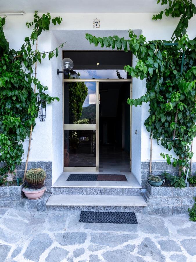Como Holiday Home Appartamento Business Bagian luar foto