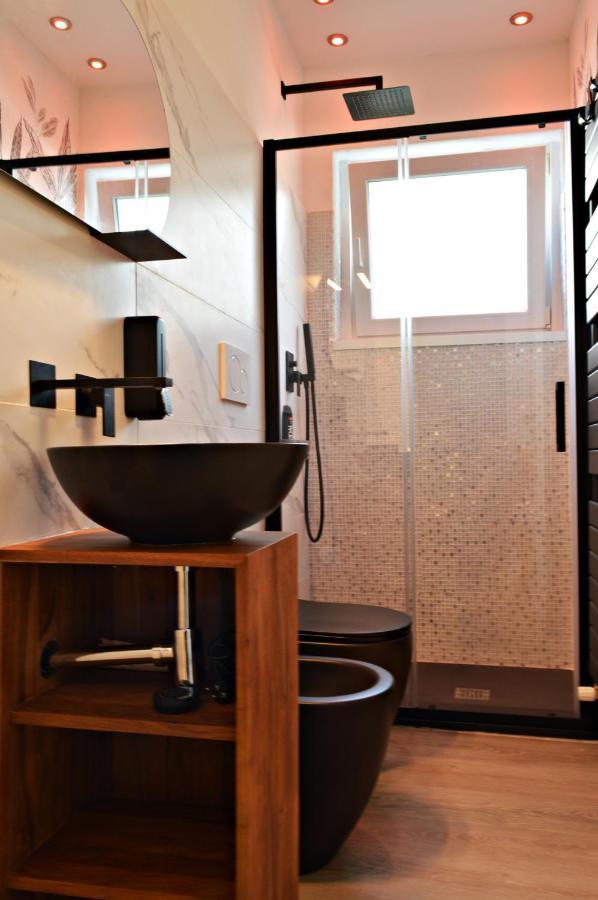 Como Holiday Home Appartamento Business Bagian luar foto